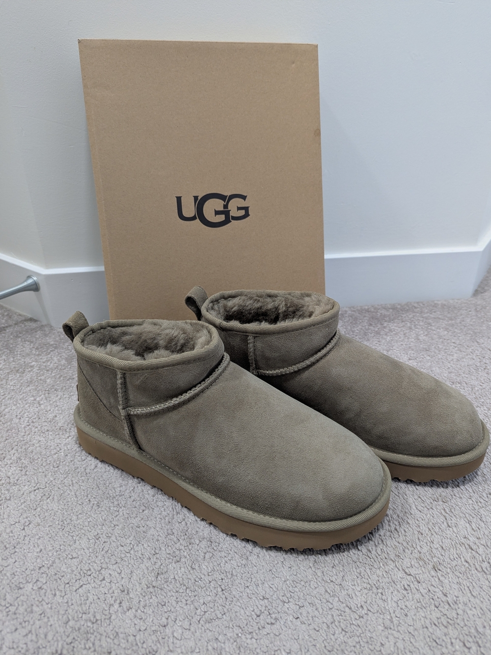 UGG Women's Classic Ultra Mini Boot - Caribou 9 New